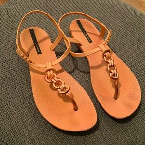 Ipanema corail sandals. Vert comfy:)